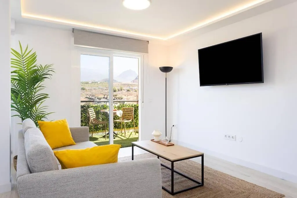 Sunnyland Apartment Arona Cho